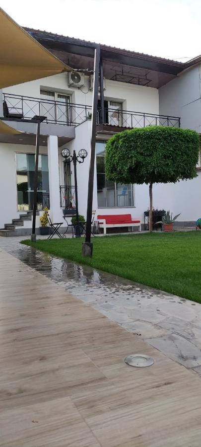 Garden Lounge Hotel Ереван Екстериор снимка