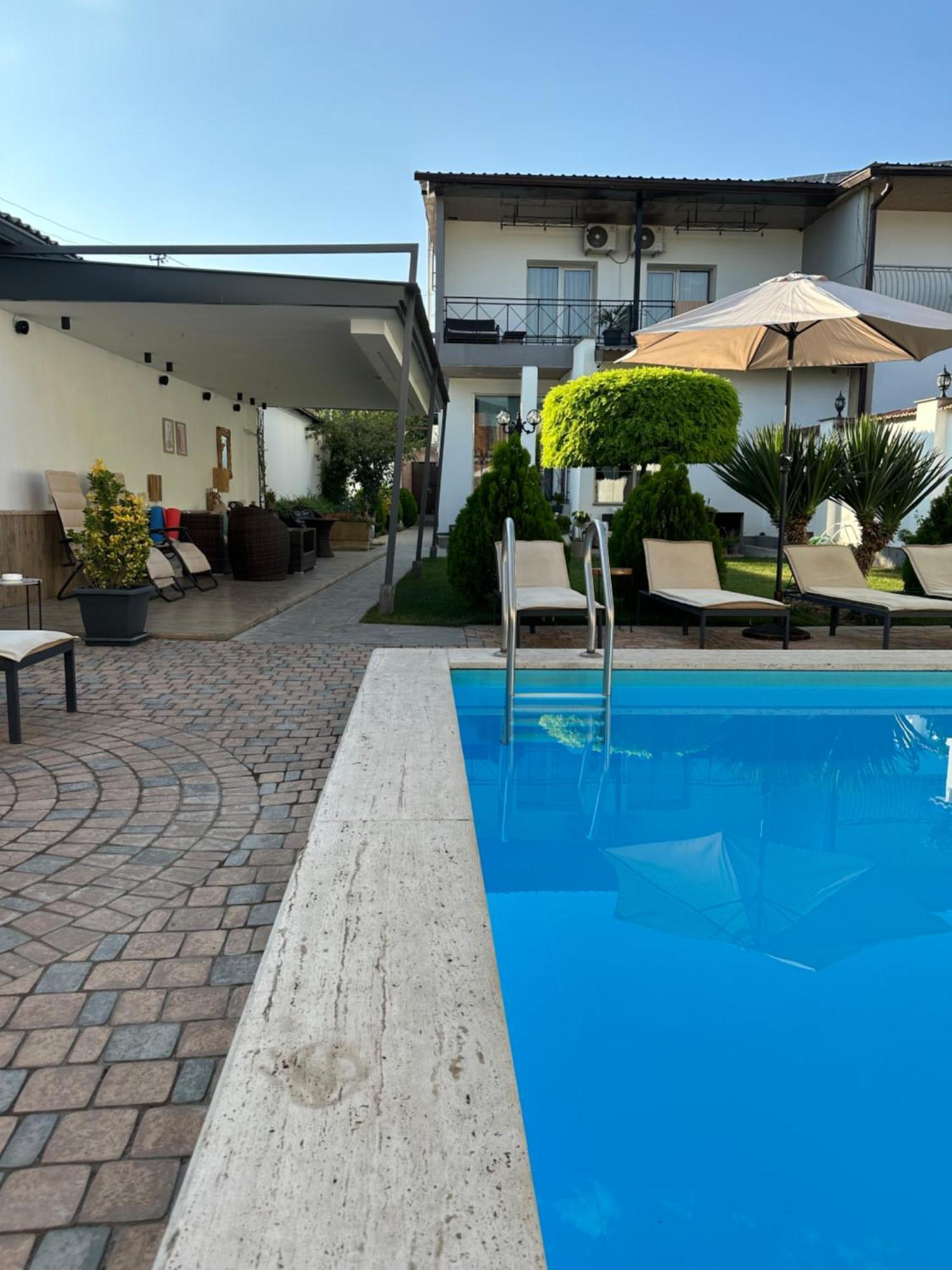 Garden Lounge Hotel Ереван Екстериор снимка