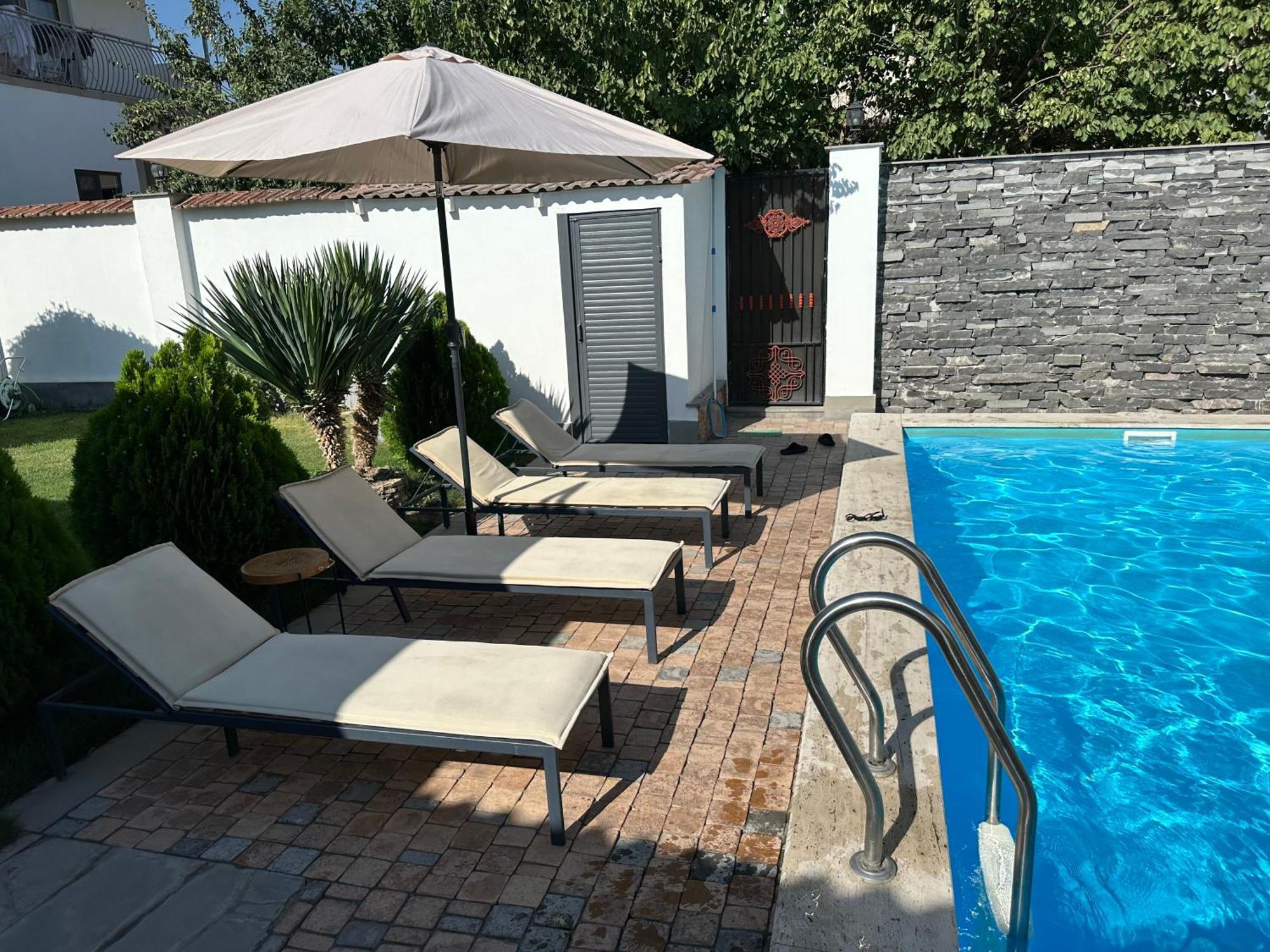 Garden Lounge Hotel Ереван Екстериор снимка