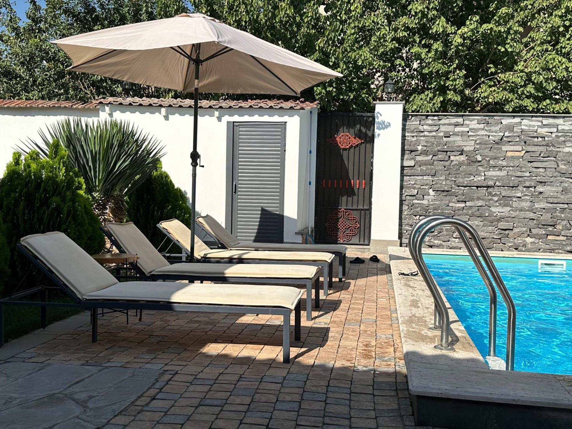 Garden Lounge Hotel Ереван Екстериор снимка