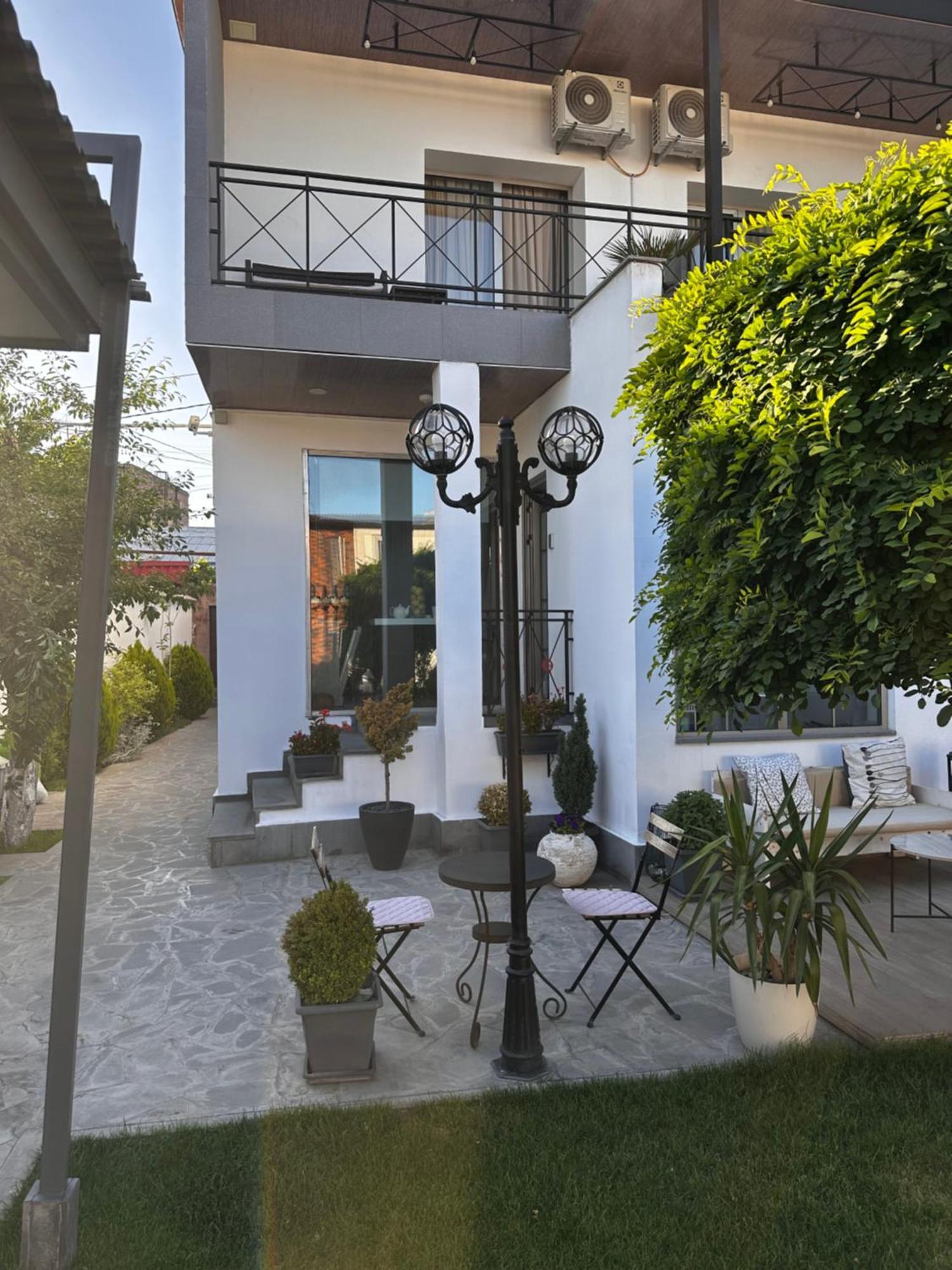 Garden Lounge Hotel Ереван Екстериор снимка