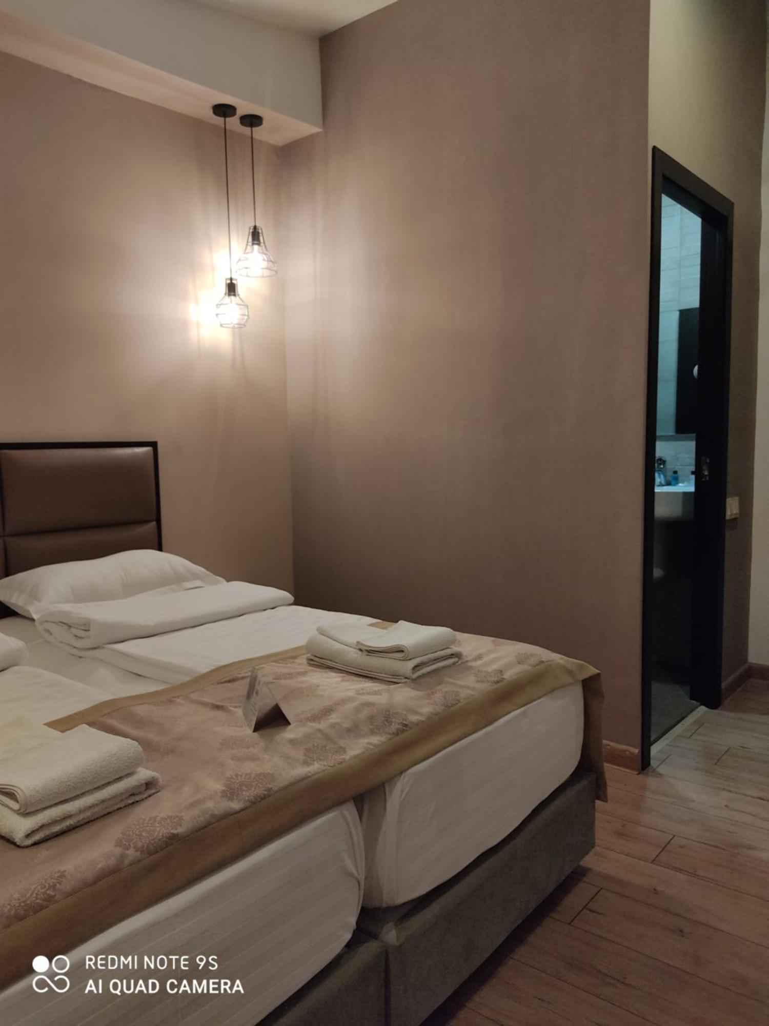 Garden Lounge Hotel Ереван Стая снимка